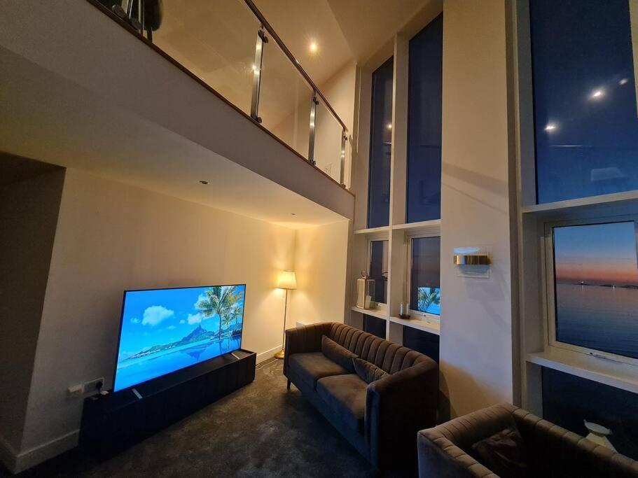 The Panoramic - The Finest Apartment In The City - By Tifa Stays Swansea Exterior photo