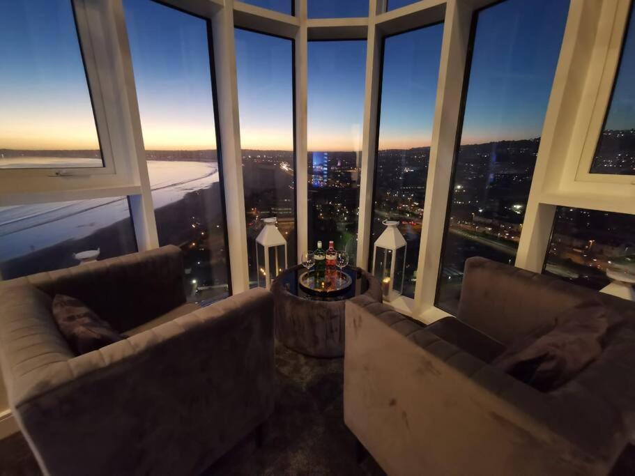 The Panoramic - The Finest Apartment In The City - By Tifa Stays Swansea Exterior photo